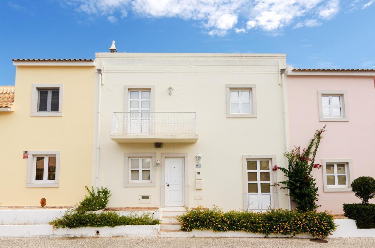 Charming House In Vilamoura With Shared Pool Exterior photo